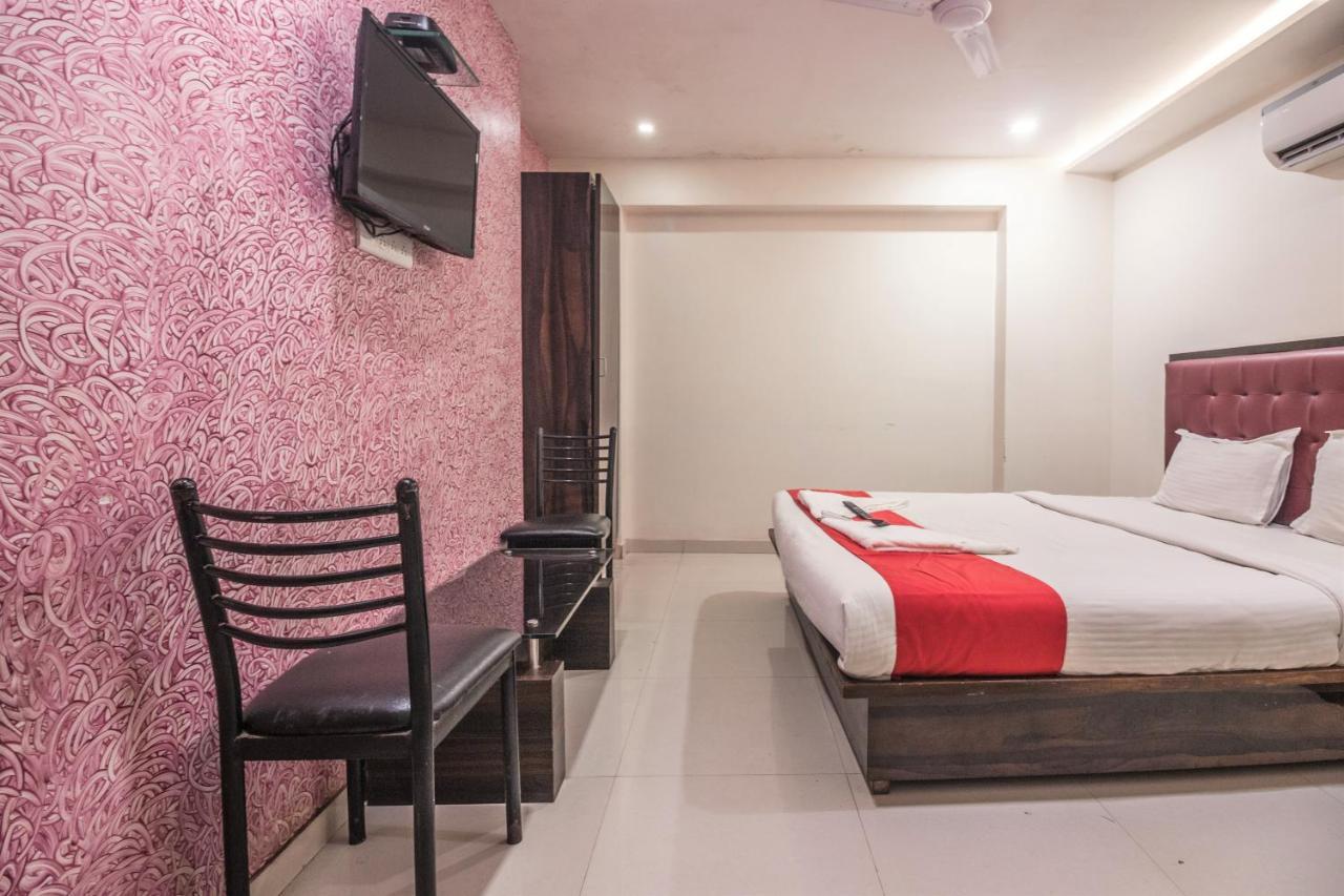 Hotel Mantra Residency Мумбай Екстериор снимка