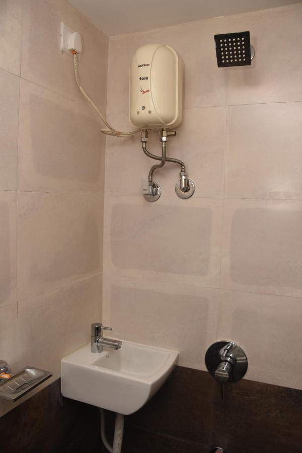 Hotel Mantra Residency Мумбай Екстериор снимка