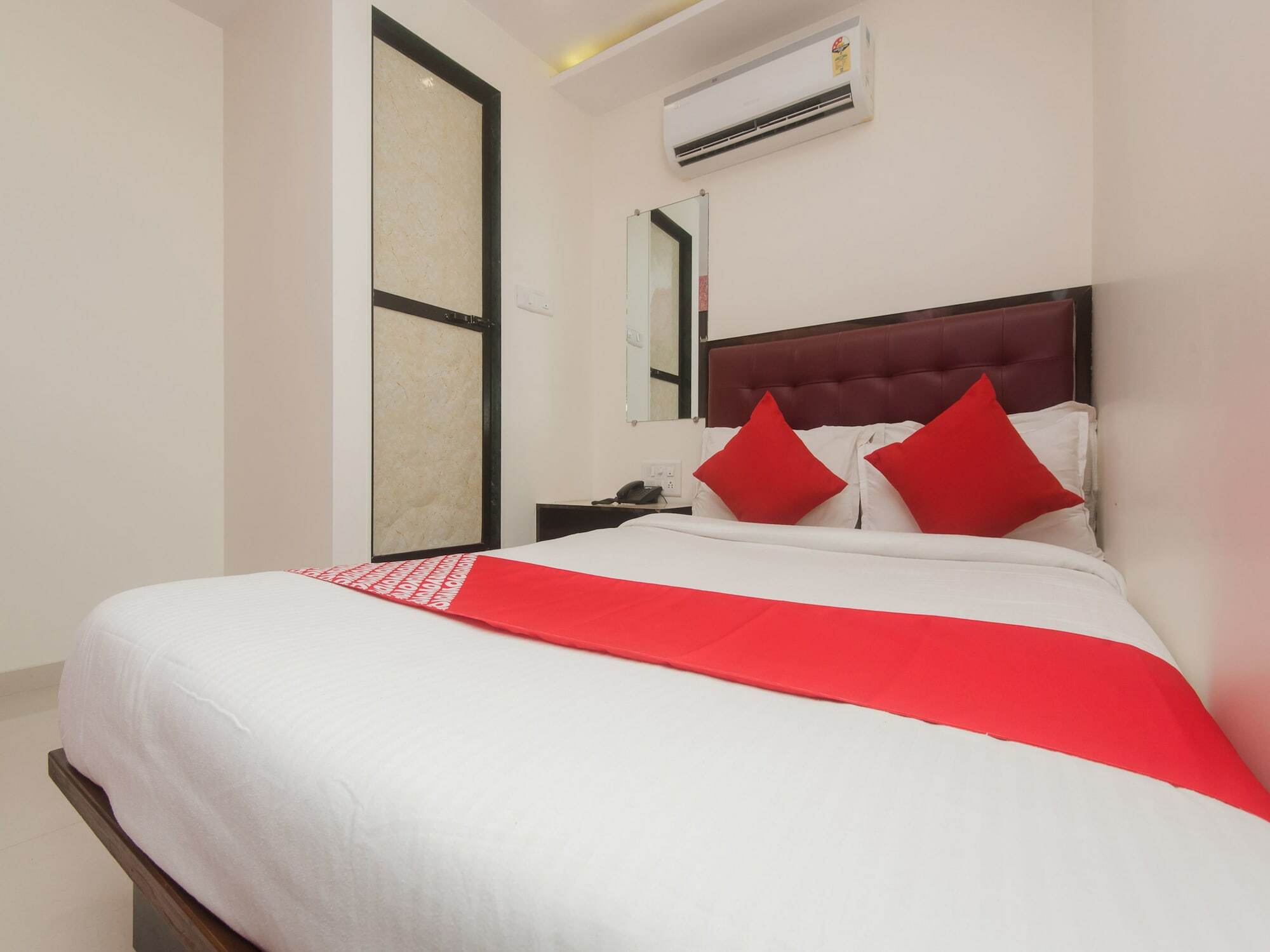 Hotel Mantra Residency Мумбай Екстериор снимка