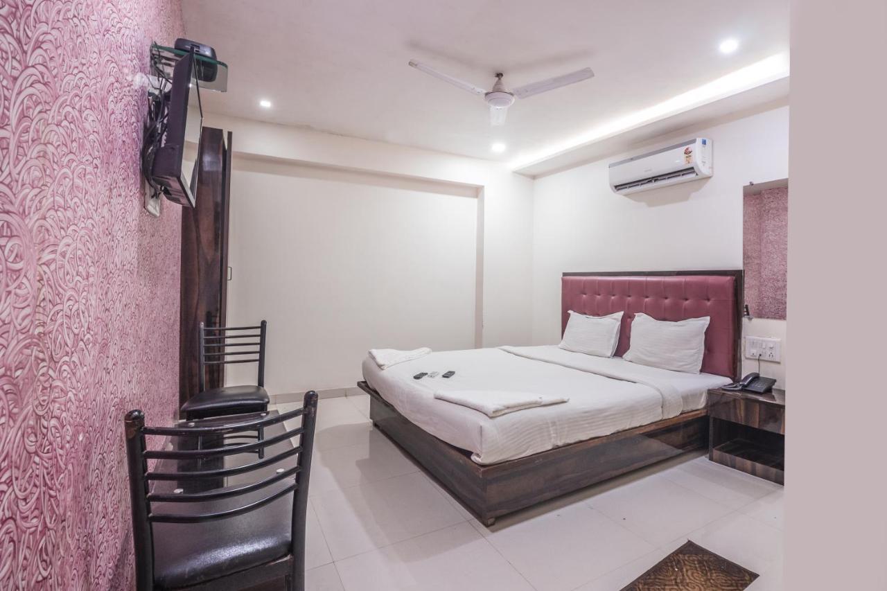 Hotel Mantra Residency Мумбай Екстериор снимка