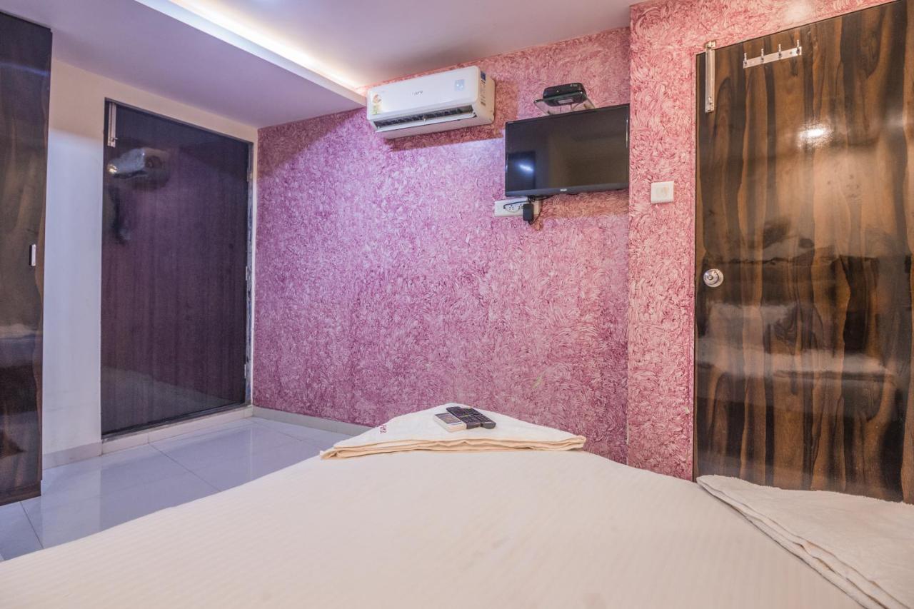 Hotel Mantra Residency Мумбай Екстериор снимка