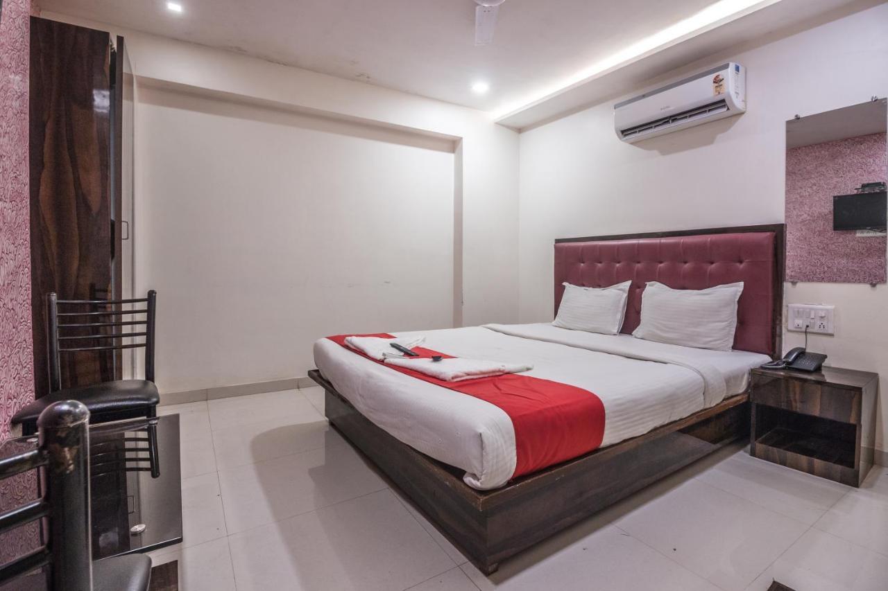 Hotel Mantra Residency Мумбай Екстериор снимка
